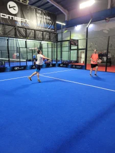 Por qué jugar torneos de pádel amateur mejora tu nivel más que solo entrenar