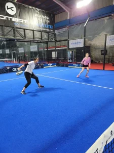 Por qué jugar torneos de pádel amateur mejora tu nivel más que solo entrenar