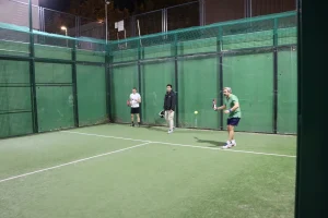 Cómo elegir profesor de pádel